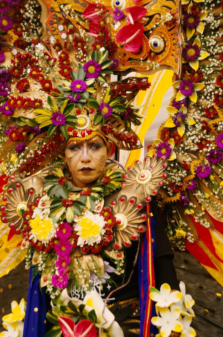 Street photo in Tomohon, Indonesia by Greenhill Weol