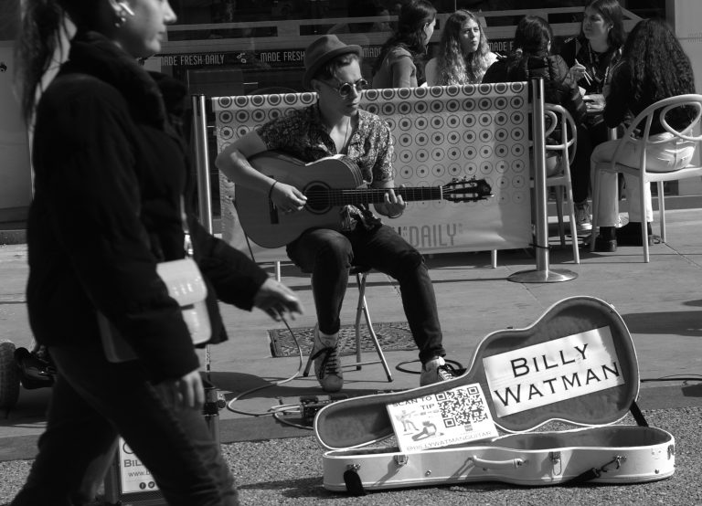 Street photo in Oxford, United Kingdom by Sean Laffey