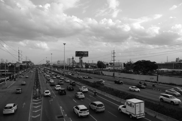 Street photo in Rangsit, Thailand by Peter Baltes
