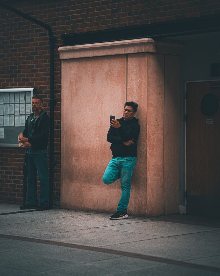 Street photo in Portsmouth, United Kingdom by Sebastian Kawka