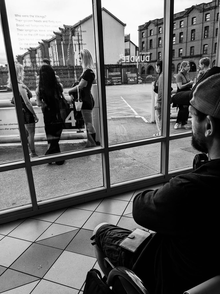 Street photo in Dundee, United Kingdom by Dennis Ramone