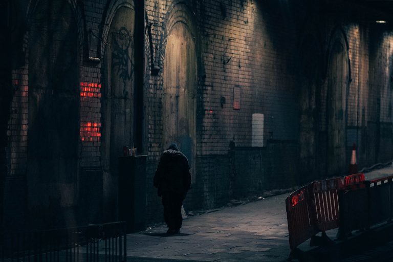 Street photo in Birmingham, United Kingdom by Tom Parkins