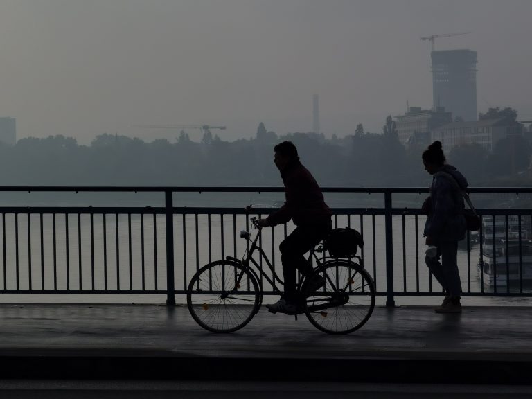 Street photo in Bonn, Germany by Momo Castañon