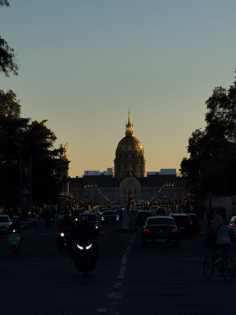 Street photo in Paris, France by Momo Castañon
