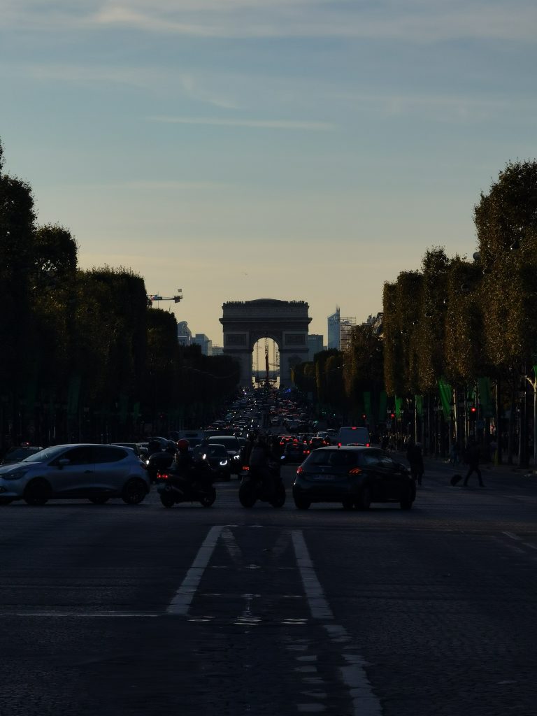 Street photo in Paris, France by Momo Castañon