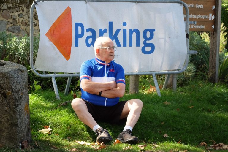 Street photo in Rambouillet, France by Dirk Sterzik