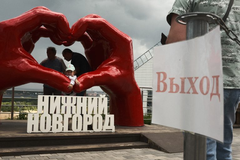 Street photo in Nizhny Novgorod, Russia by Michael Philippov