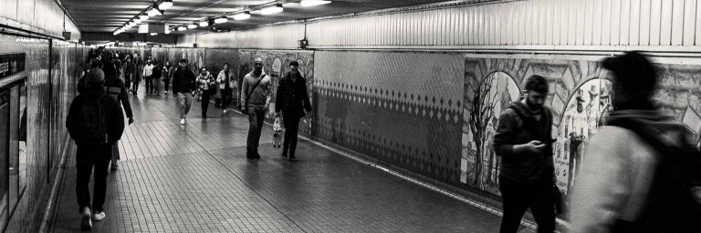Street photo in Sydney, Australia by Peter Varnay
