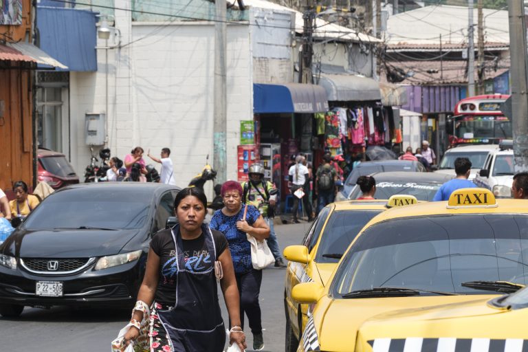 Street photo in El Salvador by Gary Gray