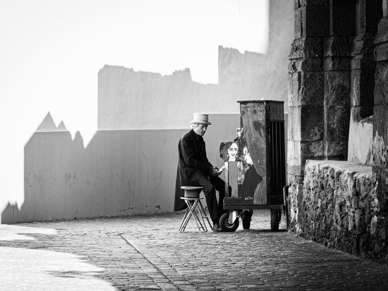 Street photo in Las Palmas, Spain by Helen Higgs