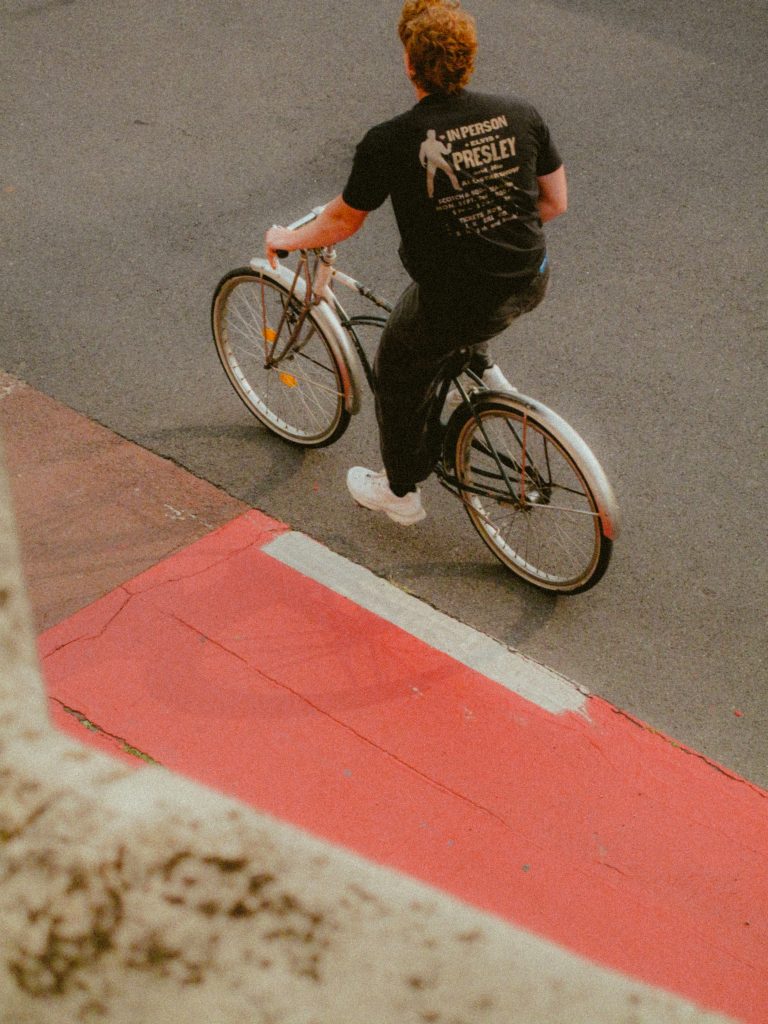 Street photo in Lier, Belgium by Maximilian Alpaerts