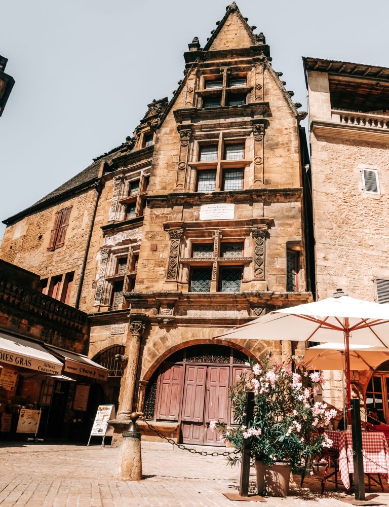 Street photo in Sarlat-la-Canéda, France by Steven Smek