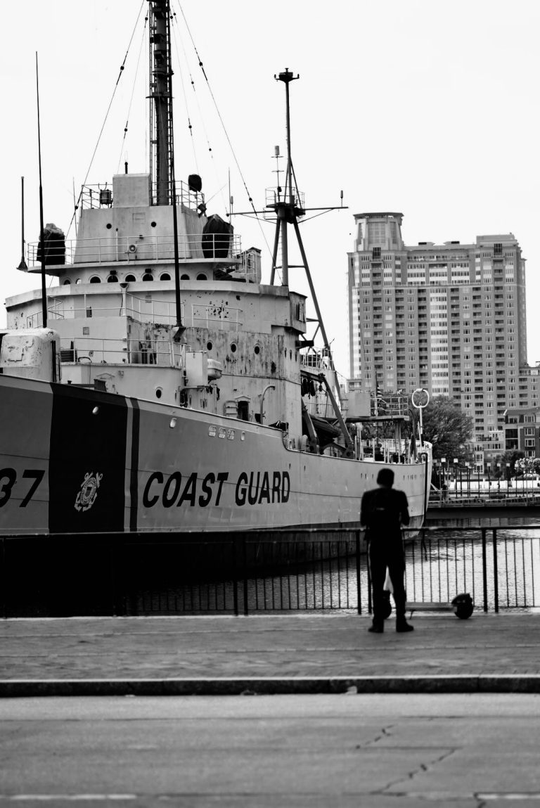 Street photo in Baltimore, United States by Strasser Gozev