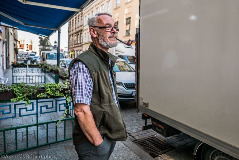 Street photo in Kraków, Poland by Róbert Árendás