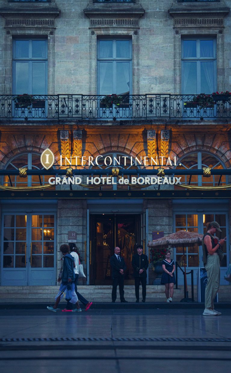 Street photo in Bordeaux, France by Clement Bannem