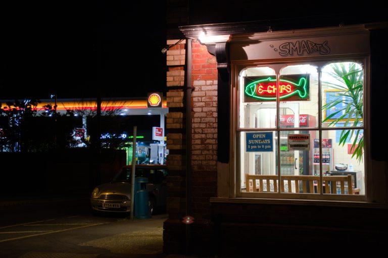 Street photo in Henley-on-Thames, United Kingdom by Nicholas Turner