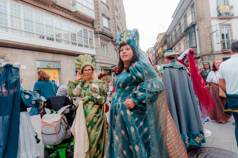 Street photo in Pontevedra, Spain by Diego Simón