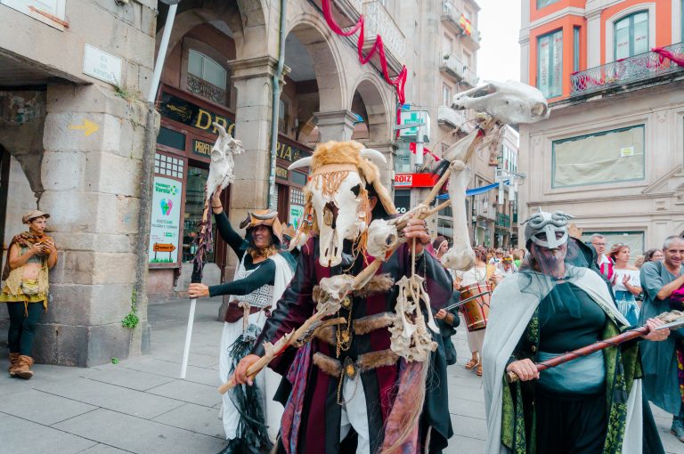 Street photo in Pontevedra, Spain by Diego Simón