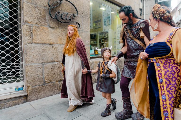 Street photo in Pontevedra, Spain by Diego Simón