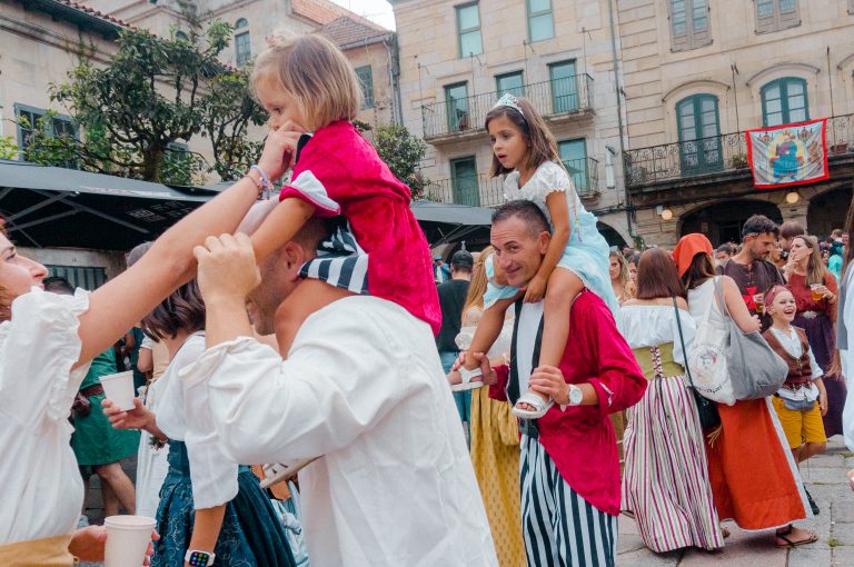 Street photo in Pontevedra, Spain by Diego Simón