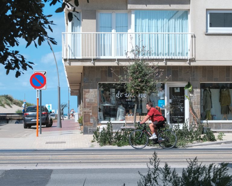 Street photo in Oostduinkerke-Bad, Belgium by Luc Scheltens