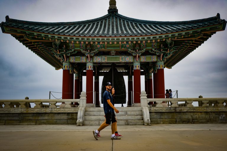 Street photo in San Pedro, United States by Flavio Pereira