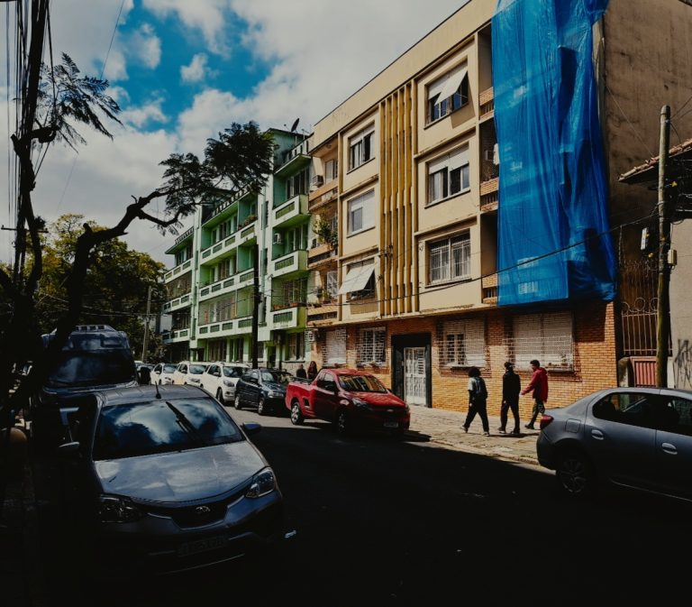 Street photo in Porto Alegre, Brazil by Carlos Dutra