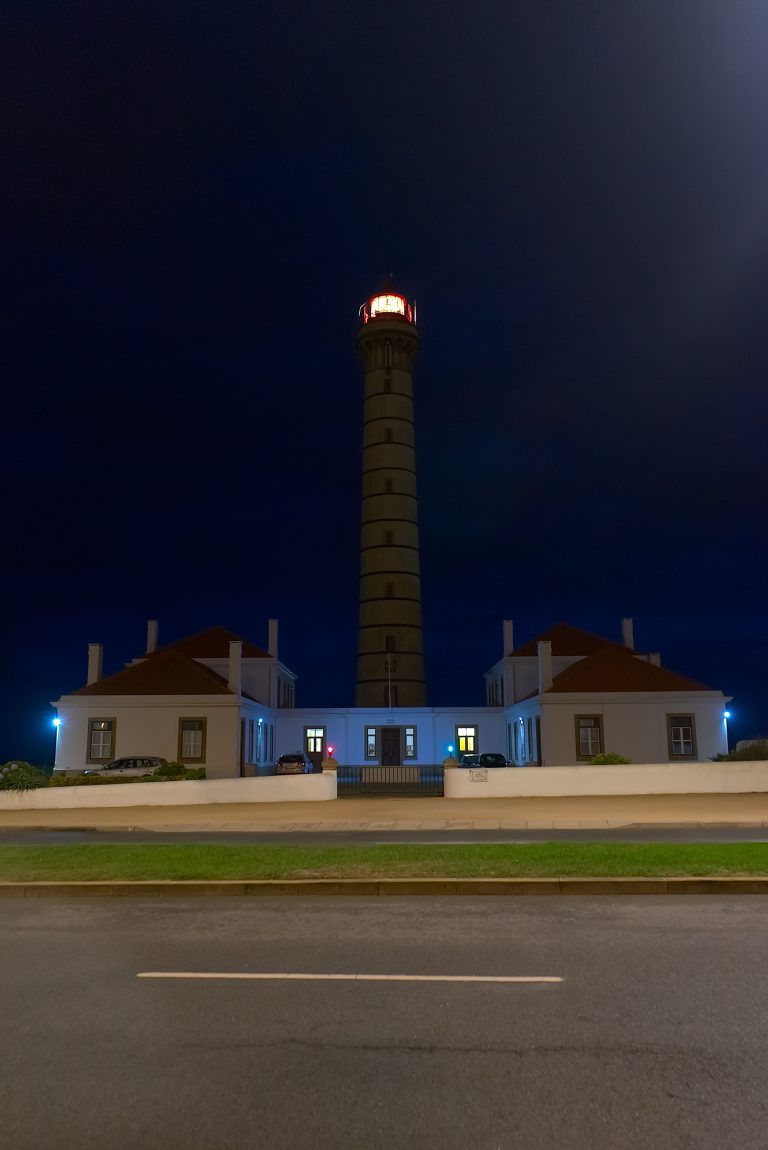 Street photo in Leça da Palmeira, Portugal by Alexandre Pereira