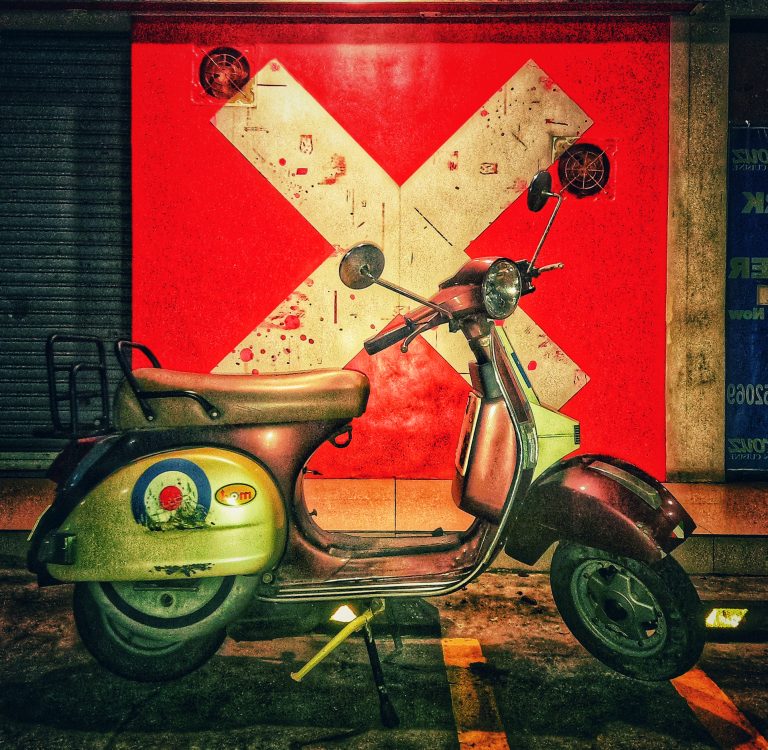 Street photo in the Philippines by Andy Enriquez