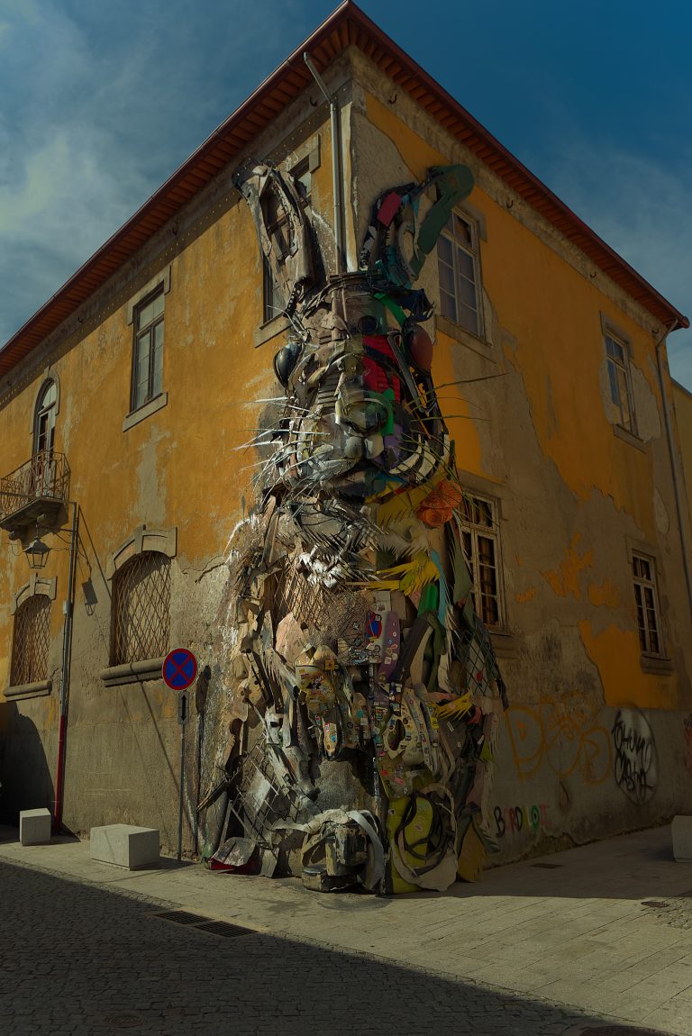 Street photo in Vila Nova de Gaia, Portugal by Alexandre Pereira
