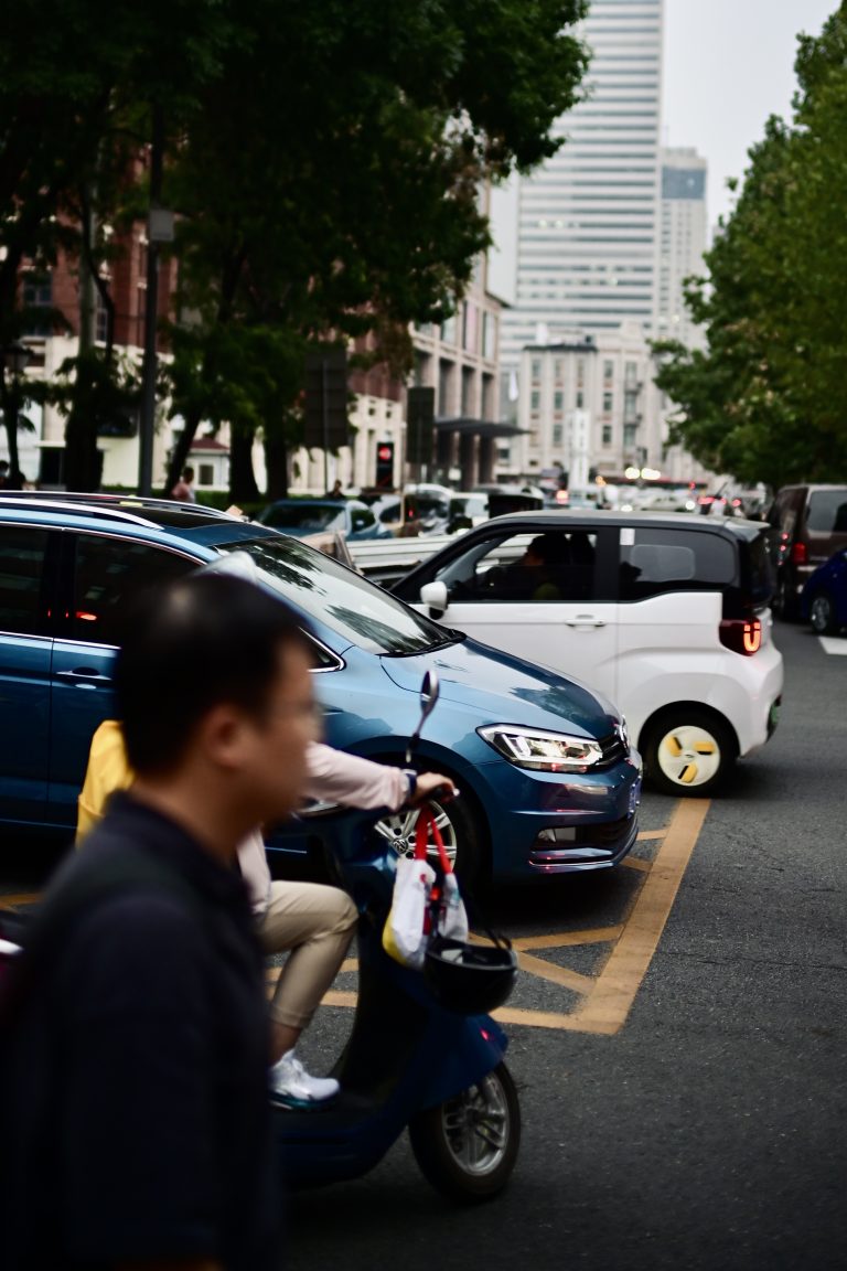 Street photo in Tianjin, China by Li Yue
