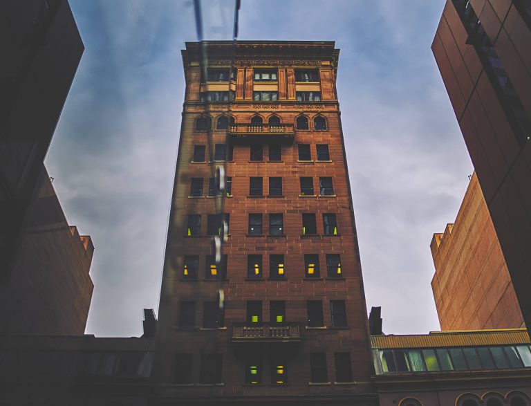 Street photo in Sydney, Australia by Simon Gregory
