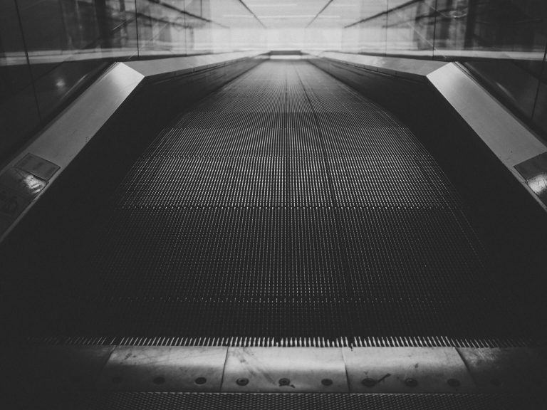 Street photo in Sydney, Australia by Simon Gregory