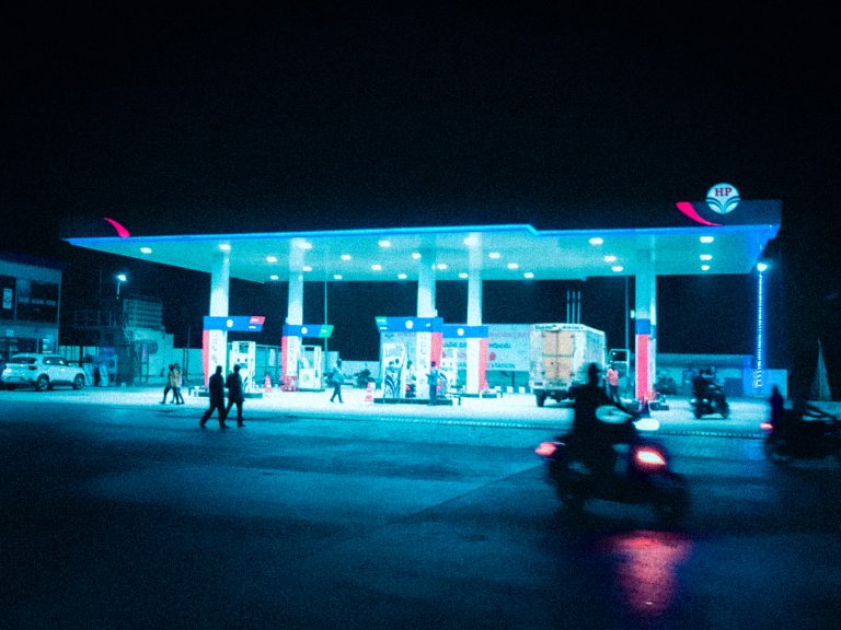 Street photo in Vijayawada, India by Rohan Koganti