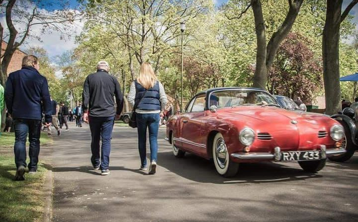 Street photo in Oxford, United Kingdom by Dave Jackson