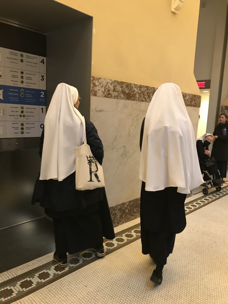 Street photo in Ottawa, Canada by Dosi Cotroneo