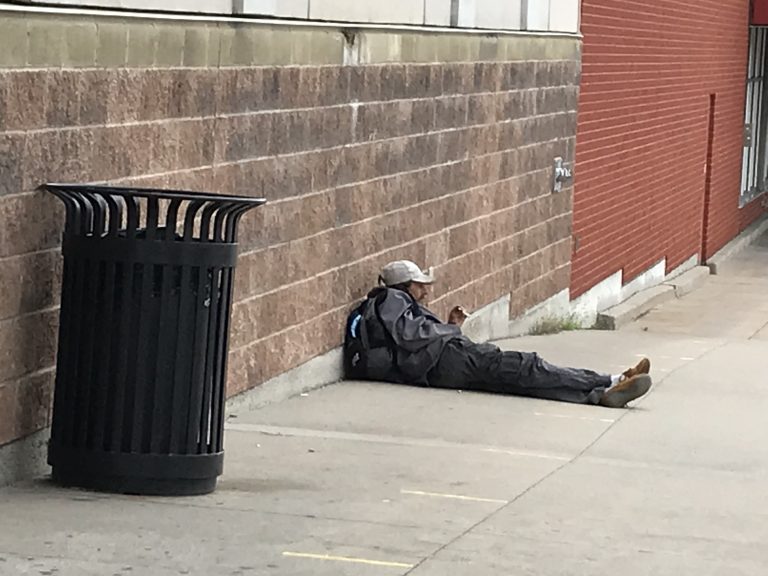Street photo in Ottawa, Canada by Dosi Cotroneo