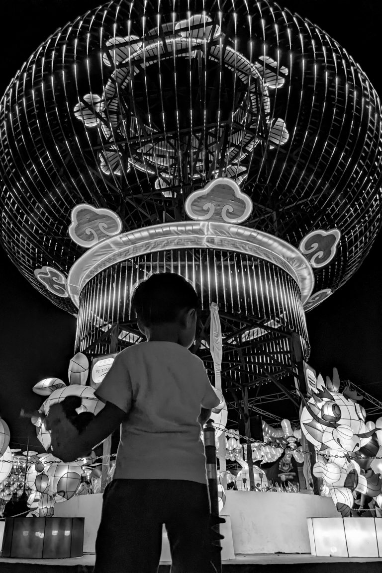 Street photo in Jl. Residen Abdul Rozak, Indonesia by Chandra Permata