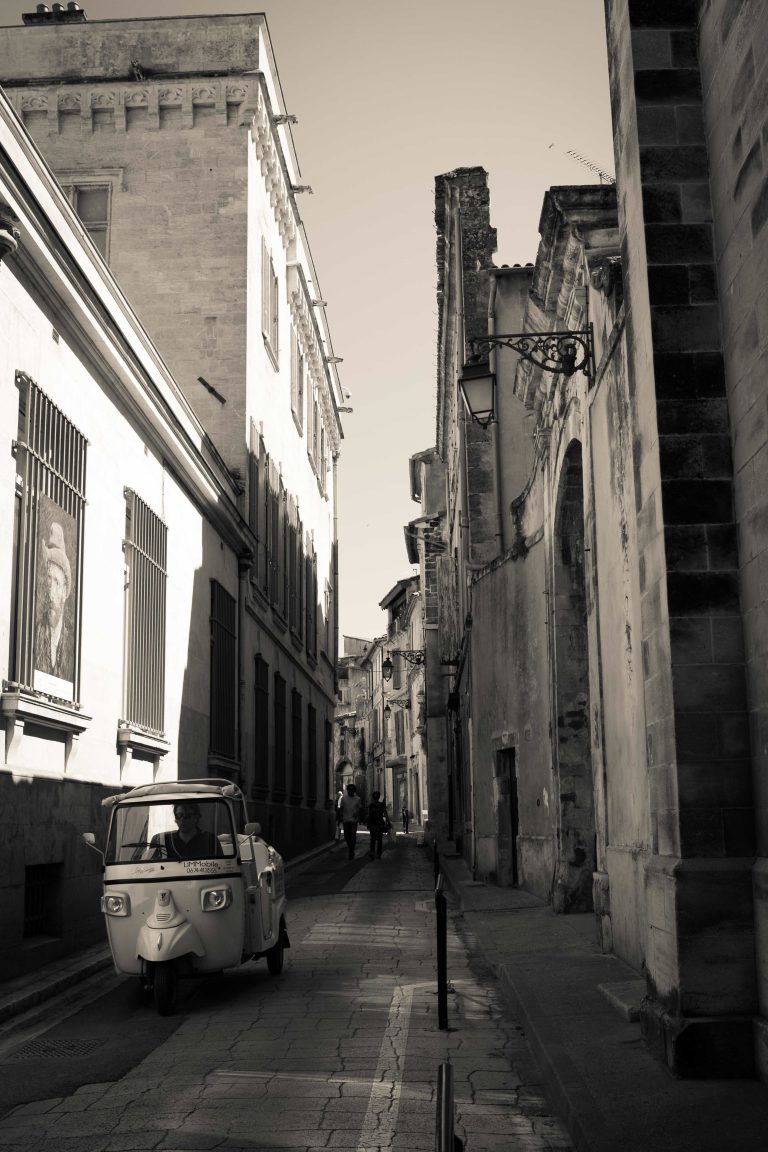Street photo in Arles, France by Jef 📷🍀