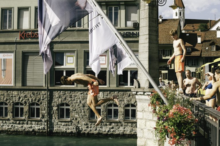 Street photo in Thun, Switzerland by Flávio Vasconcellos