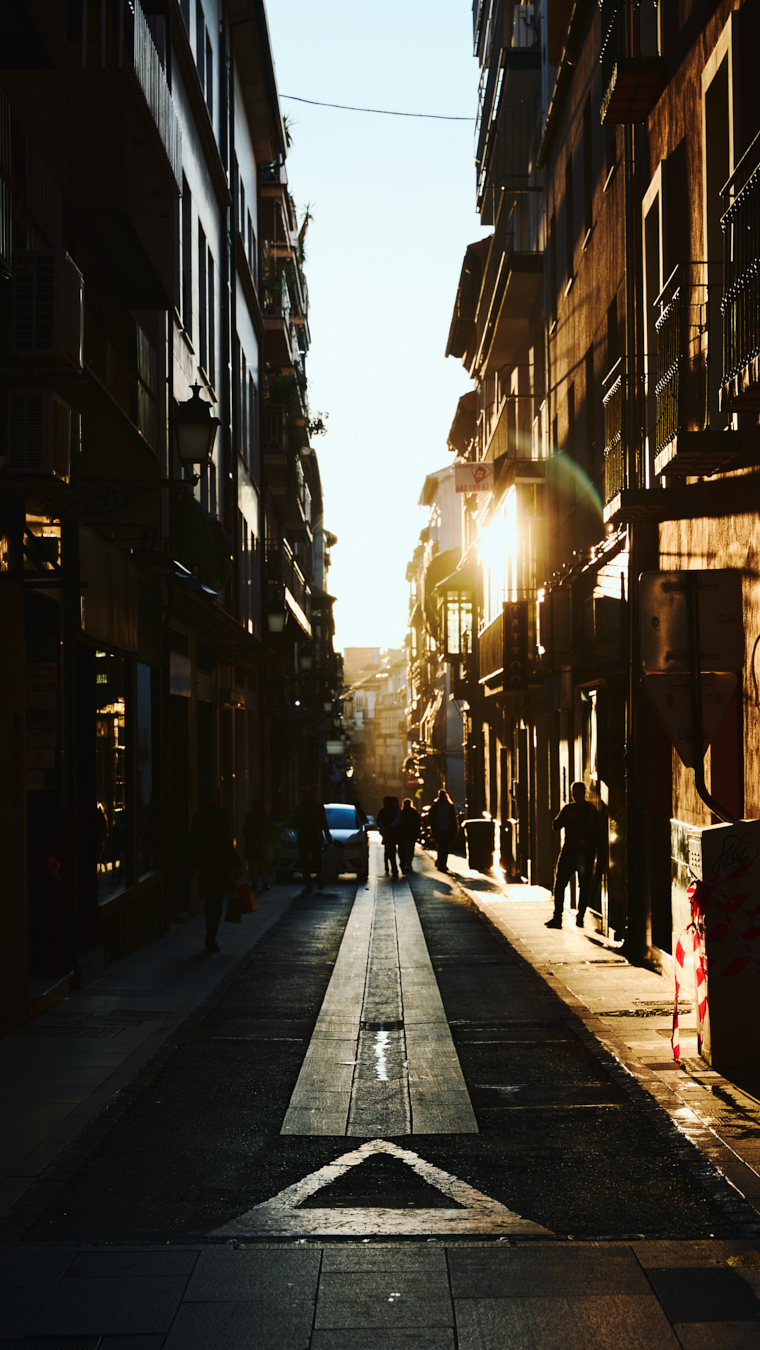 Street photo in Granada, Spain by Leandro Appollonio