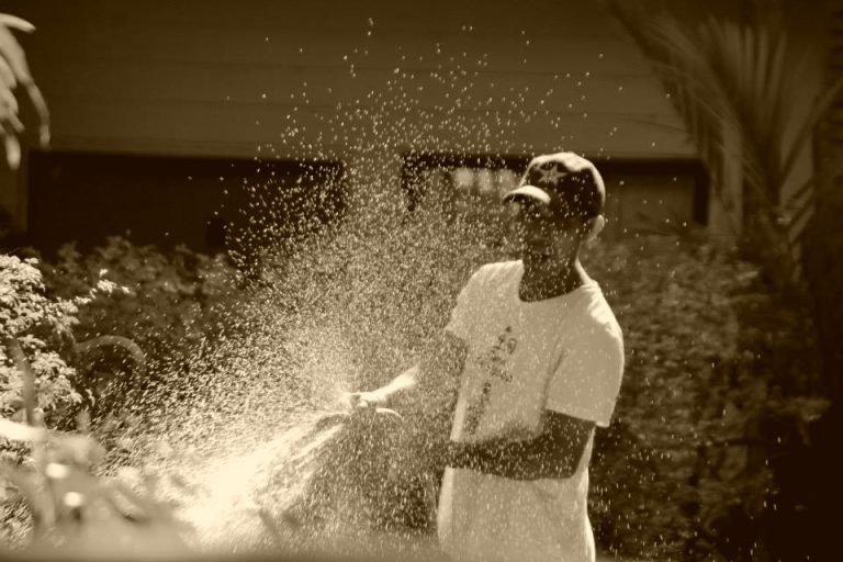 Street photo in Krabi, Thailand by Nik TAN