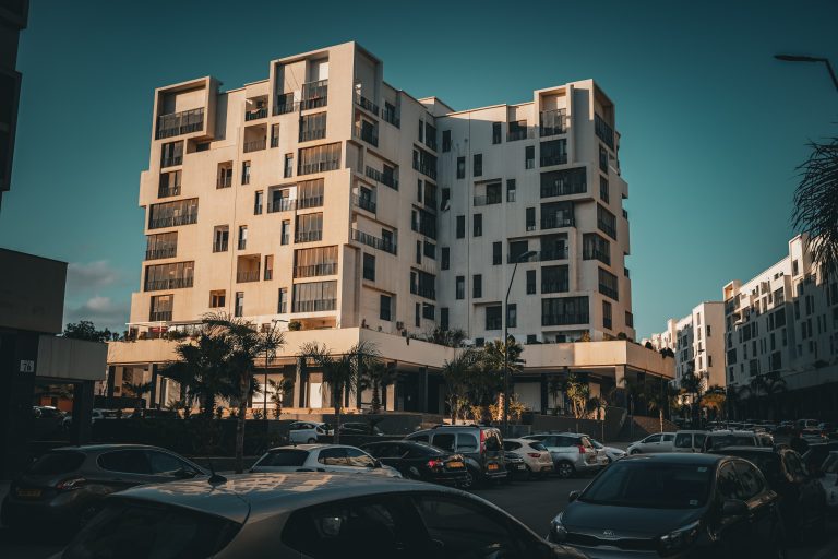 Street photo in Résidence Hasnaoui, Algeria by Nasri Islem