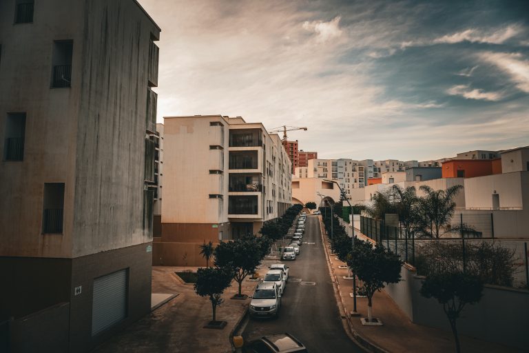 Street photo in Résidence Hasnaoui, Algeria by Nasri Islem
