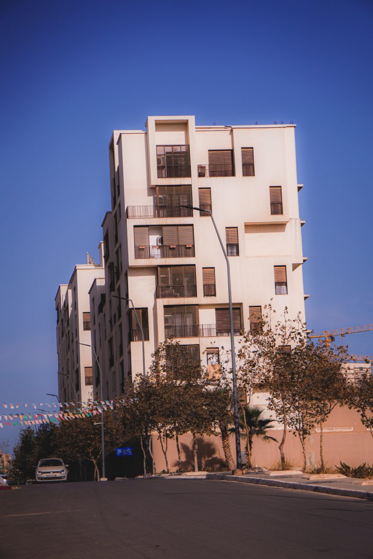 Street photo in Résidence Hasnaoui, Algeria by Nasri Islem