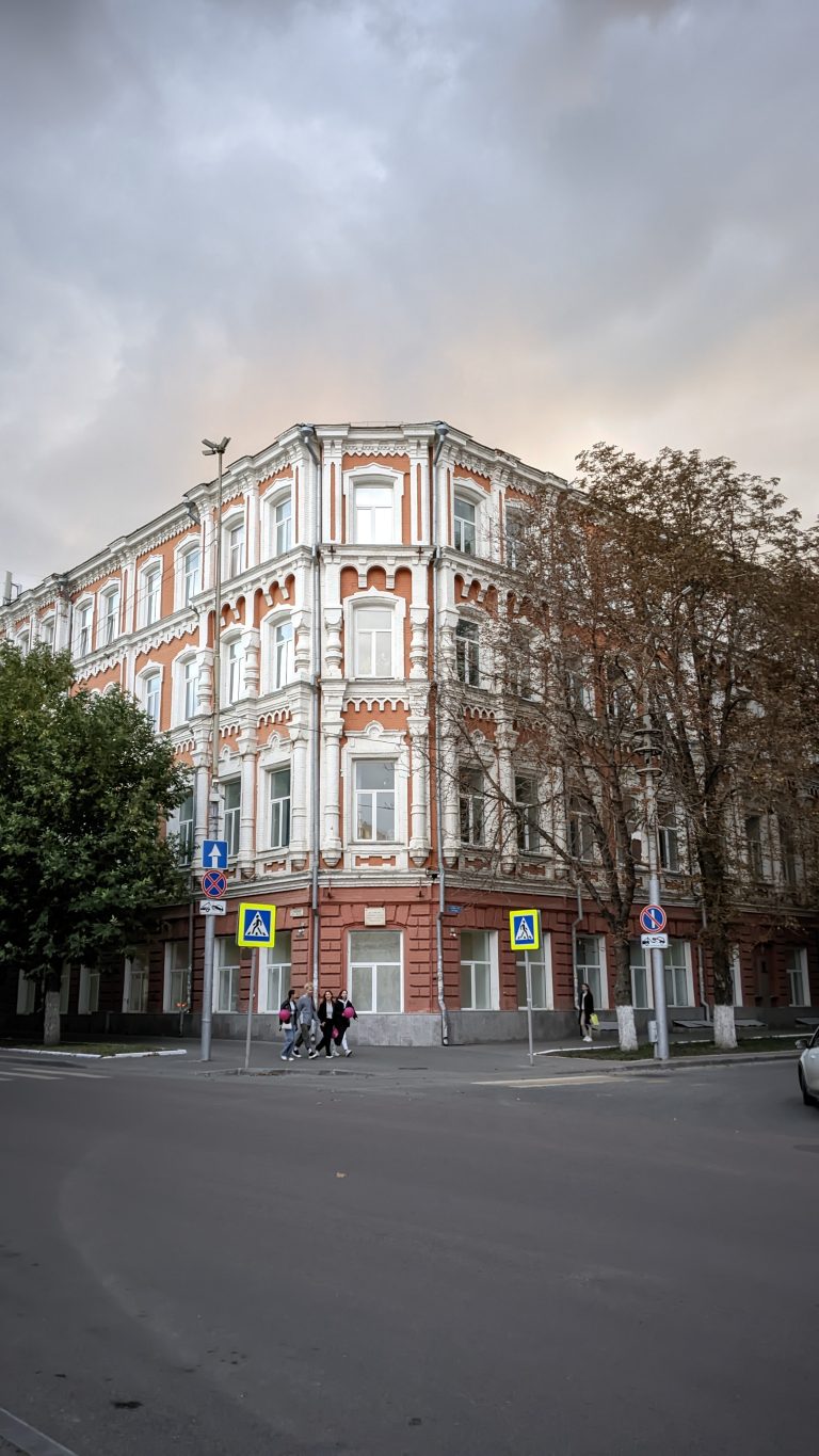 Street photo in Saratov, Russia by Denis Ermashevsky