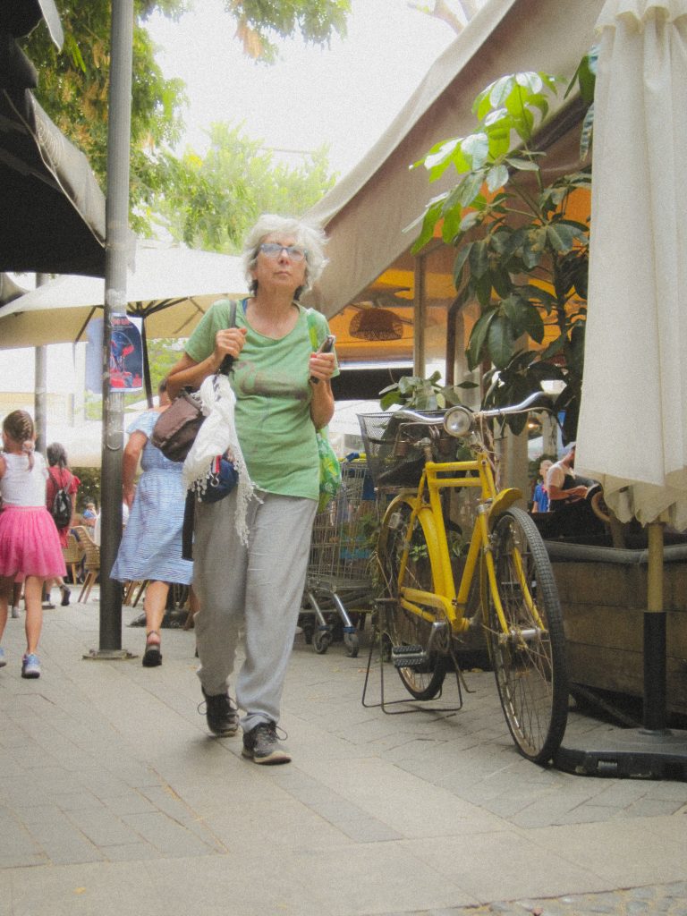 Street photo in Heraklion, Greece by Maximilian Alpaerts