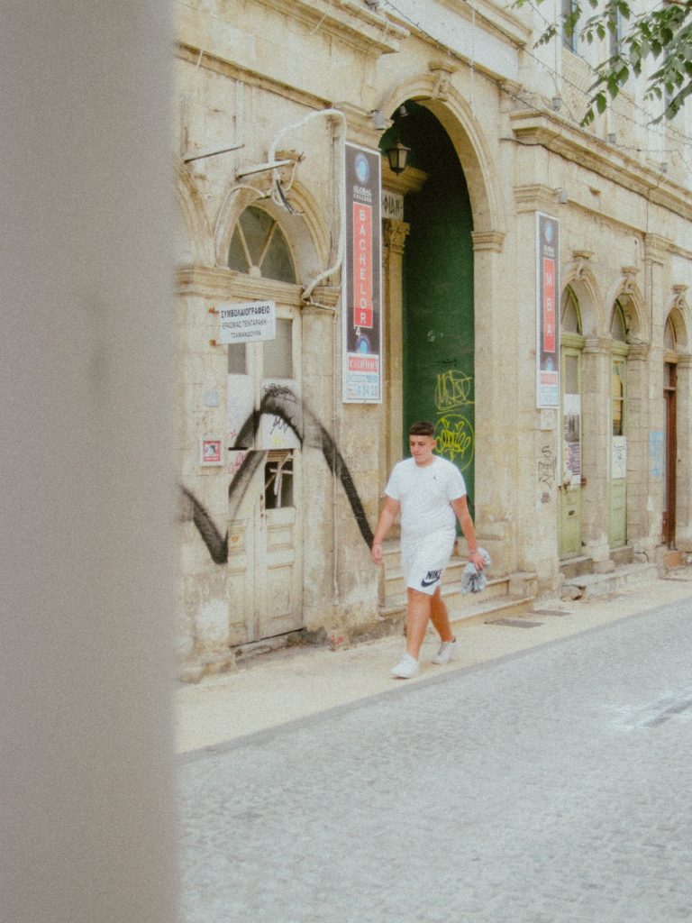 Street photo in Heraklion, Greece by Maximilian Alpaerts