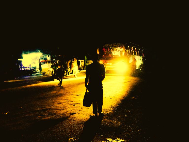 Street photo in Barishal, Bangladesh by Mustavi Taofee