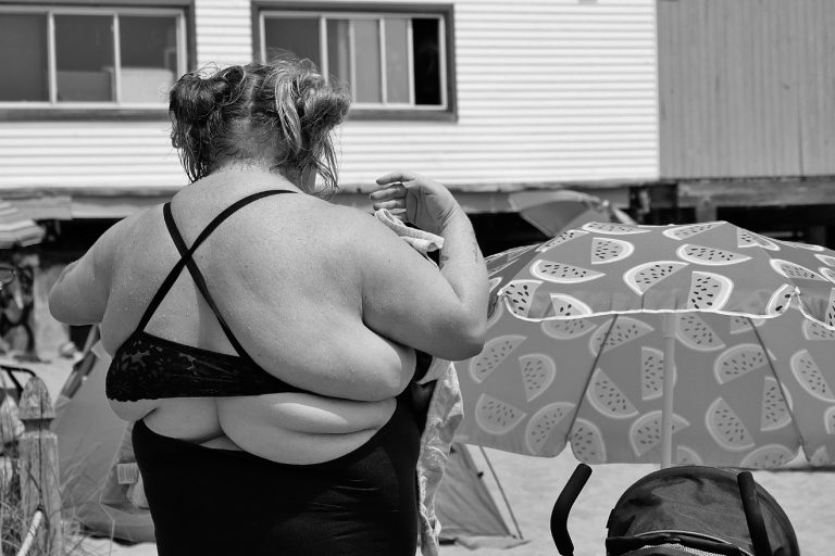 Street photo in York, United States by Manuel Ricardo Pérez